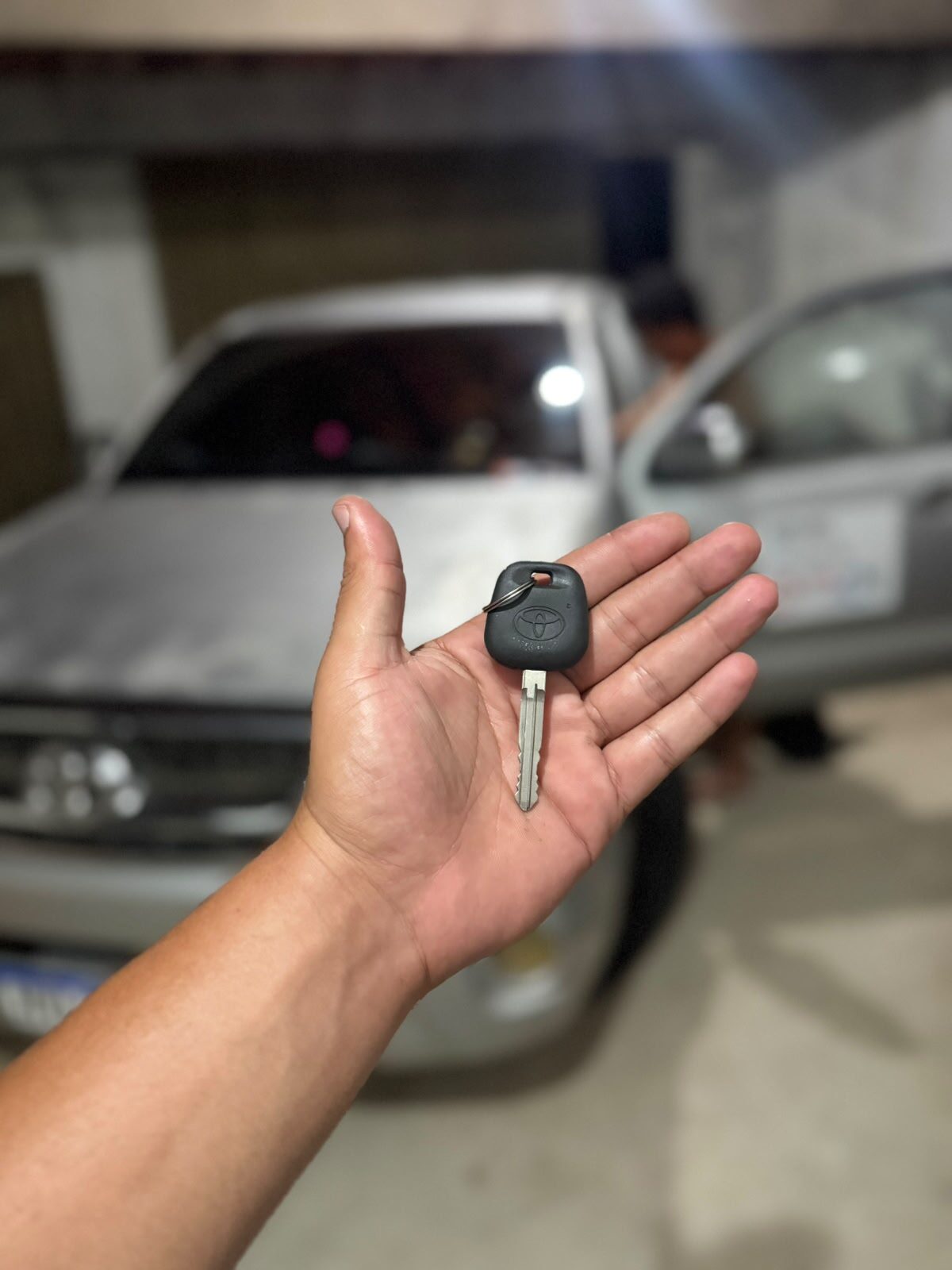 Atendimento de chaveiro automotivo noturno no local
